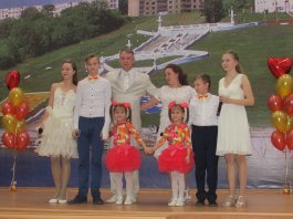 Год матери и отца