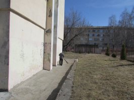 21 апреля в ЧДМШ №1 им. С.М.Максимова был проведён субботник