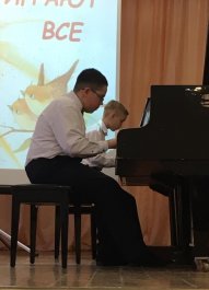 «Играют все»