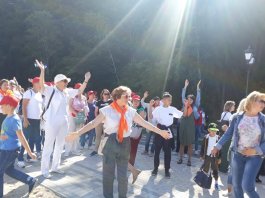 Празднование Дня  рождения города Чебоксары началось с массовой зарядки.