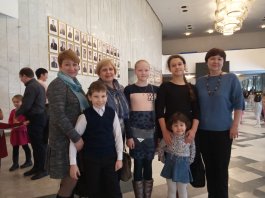 Преподаватели ЧДМШ №1 им. С.М. Максимова провели урок в театральном зале