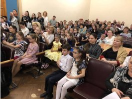 Весенняя музыка прозвучала для мам воспитанников ЧДМШ №1 им. С. М. Максимова