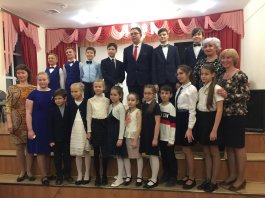 В рамках Международного женского дня в ЧДМШ №1 им. С.М. Максимова состоялся концерт «Весенняя фантазия»