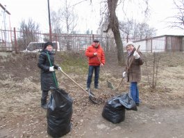 Сотрудники ЧДМШ №1 им. С.М.Максимова провели экологический субботник