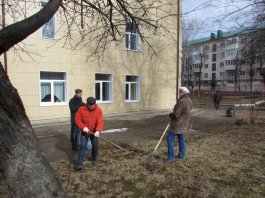 Сотрудники ЧДМШ №1 им. С.М.Максимова провели экологический субботник