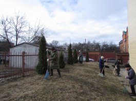 Сотрудники ЧДМШ №1 им. С.М.Максимова провели экологический субботник