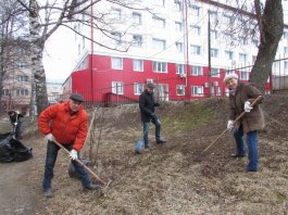 Сотрудники ЧДМШ №1 им. С.М.Максимова провели экологический субботник