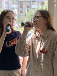 ЧДМШ №1 им. С.М.Максимова приняла активное участие во Всероссийских акциях «Поем двором», «Песни Победы» и «Окна Победы»