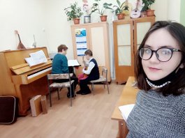 Преподаватель по классу балалайки, заслуженный работник культуры Чувашской Республики ЧДМШ №1 им. С.М. Максимова, поделилась современными методиками обучения со студенткой Чебоксарского музыкального училища им. Ф.П. Павлова