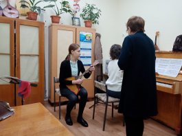 Преподаватель по классу балалайки, заслуженный работник культуры Чувашской Республики ЧДМШ №1 им. С.М. Максимова, поделилась современными методиками обучения со студенткой Чебоксарского музыкального училища им. Ф.П. Павлова