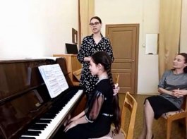 В ЧДМШ №1 им. С.М. Максимова состоялся республиканский открытый урок «Работа молодого  специалиста по классу фортепиано и его наставника над подготовкой к промежуточной аттестации»