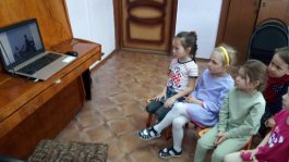 Обучающиеся ЧДМШ №1 им. С.М. Максимова выступили с онлайн-концертом в Детском саду №13 г. Чебоксары
