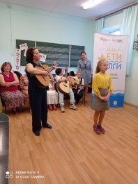 В ЧДМШ №1 им. С.М. Максимова состоялась творческая встреча победителей конкурса "Мы - дети Волги" с клубом бардовской песни "Живая струна"
