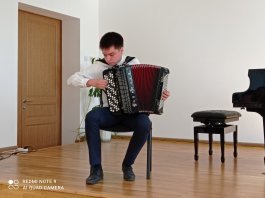 Церемония вручения свидетельств выпускников дополнительных общеразвивающих общеобразовательных программ в области музыкальных искусств