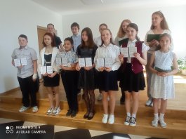 Церемония вручения свидетельств выпускников дополнительных общеразвивающих общеобразовательных программ в области музыкальных искусств