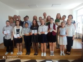 Церемония вручения свидетельств выпускников дополнительных общеразвивающих общеобразовательных программ в области музыкальных искусств