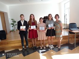Церемония вручения свидетельств выпускников дополнительных общеразвивающих общеобразовательных программ в области музыкальных искусств