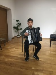 На отделении народных инструментов ЧДМШ №1  им. С.М. Максимова прошел конкурс «Мои музыкальные каникулы»