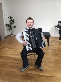 На отделении народных инструментов ЧДМШ №1  им. С.М. Максимова прошел конкурс «Мои музыкальные каникулы»