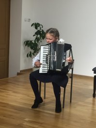 На отделении народных инструментов ЧДМШ №1  им. С.М. Максимова прошел конкурс «Мои музыкальные каникулы»