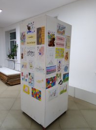 В ЧДМШ №1 им. С.М. Максимова расположилась выставка детских рисунков, посвященная Международному дню музыки