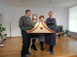 В год культурного наследия народов России для Чебоксарской детской музыкальной школы №1 им. С.М. Максимова провел мастер-класс из г. Алатыря мастер-гусельник – Александр Теплов.