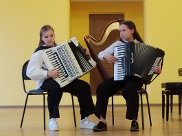 Концерт отделения народных инструментов ЧДМШ №1 им. С.М. Максимова «Я играю вместе с друзьями».