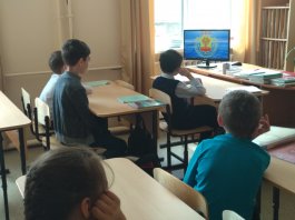           В рамках акции «Культурная суббота», посвященной Году культурного наследия народов России в Чебоксарской детской музыкальной школе №1 им. С.М. Максимова на уроке слушания музыки прошел урок-беседа «Символы единства».