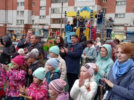 Акция #ПОЕМДВОРОМ