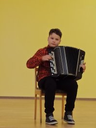На отделении народных инструментов ЧДМШ №1  им. С.М. Максимова  прошел конкурс «Мои музыкальные каникулы».