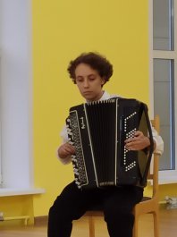 На отделении народных инструментов ЧДМШ №1  им. С.М. Максимова  прошел конкурс «Мои музыкальные каникулы».