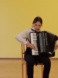 На отделении народных инструментов ЧДМШ №1  им. С.М. Максимова  прошел конкурс «Мои музыкальные каникулы».