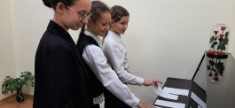      Классный час «ЧИТАЕМ МУЗЫКУ И СЛОВО», приуроченный к Всероссийскому дню чтения.