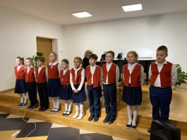25 ноября 2022 года в стенах нашей музыкальной школы прошел концерт «Для тебя, мама!».
