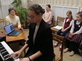Концерт-беседа «У памятника герою»