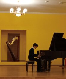 Новогодний концерт "Пляшут нотки вокруг елки" 