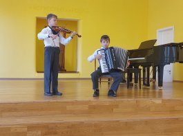 Школьный конкурс ансамблей народных инструментов «Я играю с друзьями».