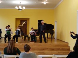 Концерт народного ансамбля «Надежда» в ЧДМШ №1 им. С.М. Максимова