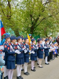 Воспитанники и преподаватели Чебоксарской детской музыкальной школы №1 им. С.М. Максимова поздравили вдову участника Великой Отечественной войны, труженика тыла Кузьмину Клавдию Авксентьевну.