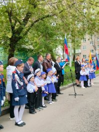 Воспитанники и преподаватели Чебоксарской детской музыкальной школы №1 им. С.М. Максимова поздравили вдову участника Великой Отечественной войны, труженика тыла Кузьмину Клавдию Авксентьевну.