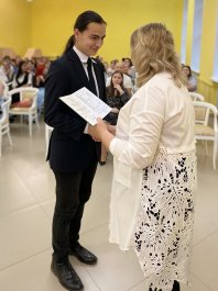 В добрый путь, выпускники!