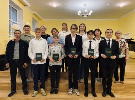 В добрый путь, выпускники!