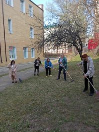 В ЧДМШ №1 им. С.М. Максимова состоялся экологический субботник.