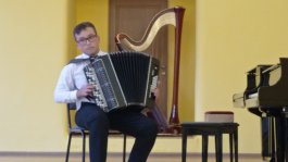 Школьный конкурс «Мои музыкальные каникулы».