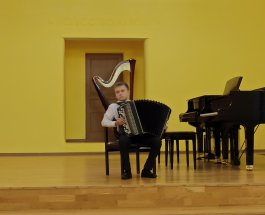 19 сентября в ЧДМШ №1 им. С.М. Максимова состоялся концерт–беседа «С музыкой по жизни».