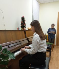 Концерт «Подарок Деду Морозу» (класс преподавателей Беляковой Л.Л. и Смирновой О.А.)