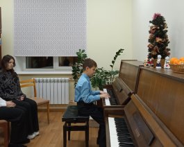 Концерт «Подарок Деду Морозу» (класс преподавателей Беляковой Л.Л. и Смирновой О.А.)