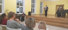 С большим успехом состоялся Новогодний концерт преподавателей нашей школы.