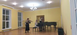 С большим успехом состоялся Новогодний концерт преподавателей нашей школы.