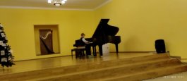 Классный концерт преподавателей Трофимовой Е.А. и Щербиной Л.Н. «Пляшут нотки вокруг ёлки». 